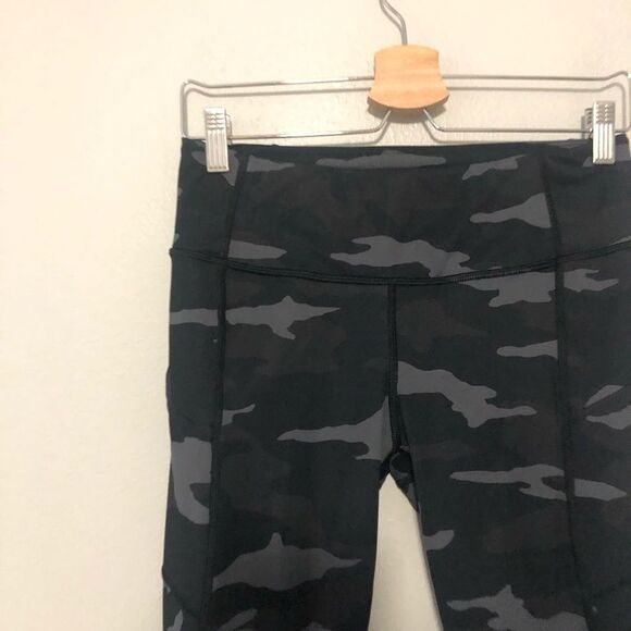 Athleta Camo Contender 7/8 TIght Leggings Style 405480 black size Small - Picture 9 of 10